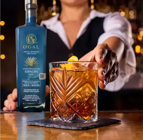 Old Fashion OGAL — mezcal con bitters y agave