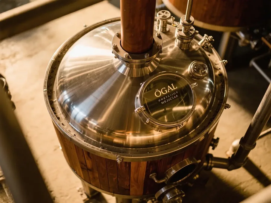 Doble destilación en alambique de cobre — OGAL Mezcal