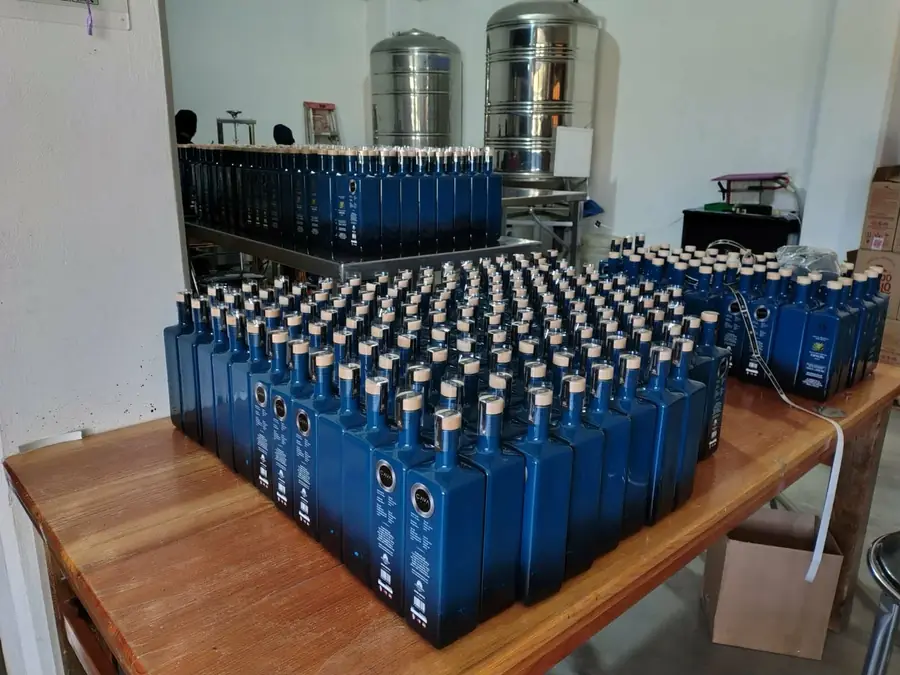 Cada botella, una firma personal — OGAL Mezcal artesanal